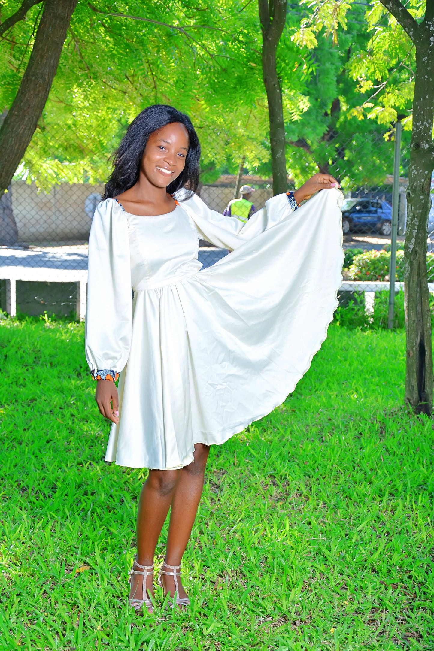 ROBE EN TISSU CREPE AVEC UN NOEUX EN PAGNE AU DOS - ADJOVIMARK
