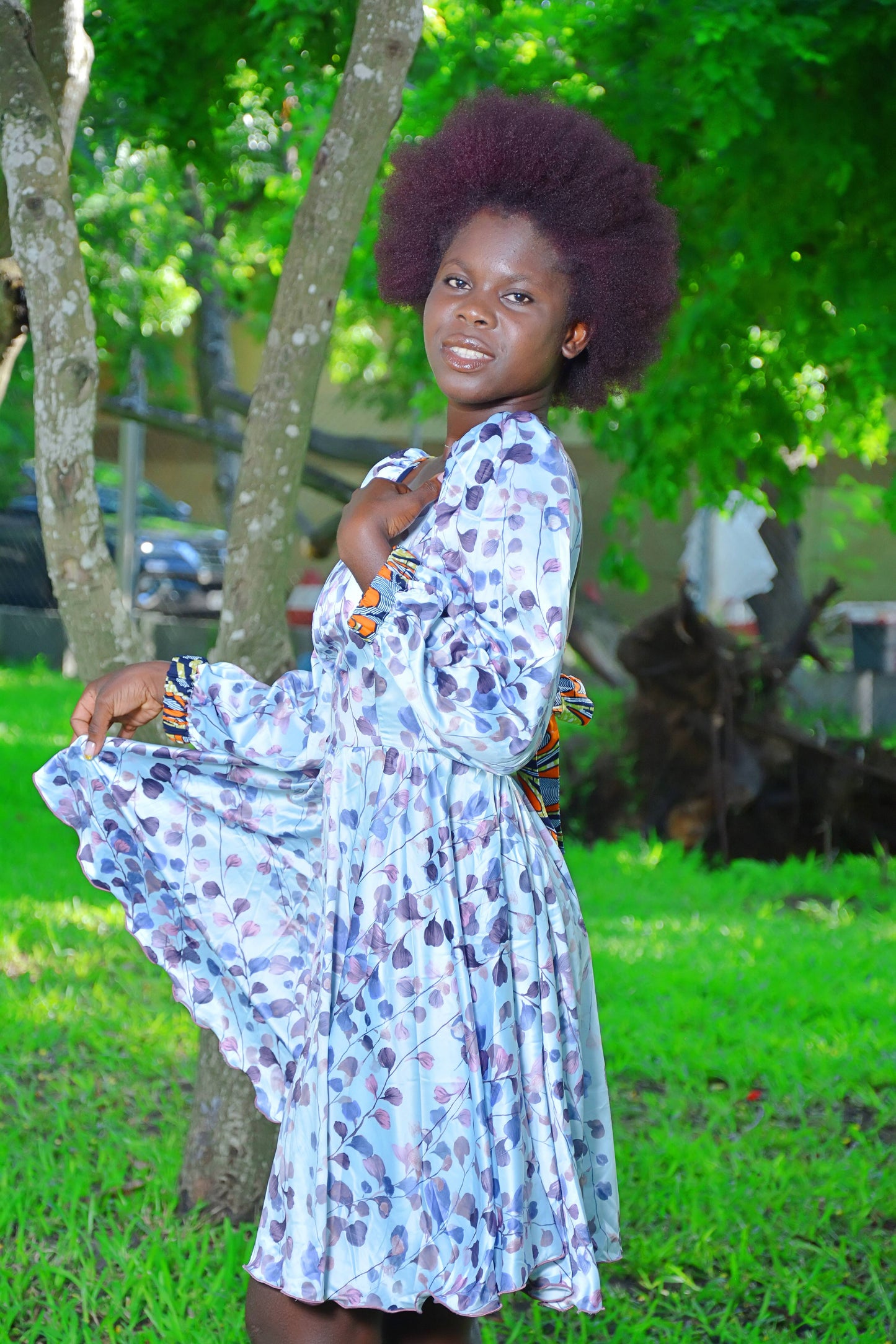 ROBE EN TISSU CREPE AVEC UN NOEUX EN PAGNE AU DOS - ADJOVIMARK