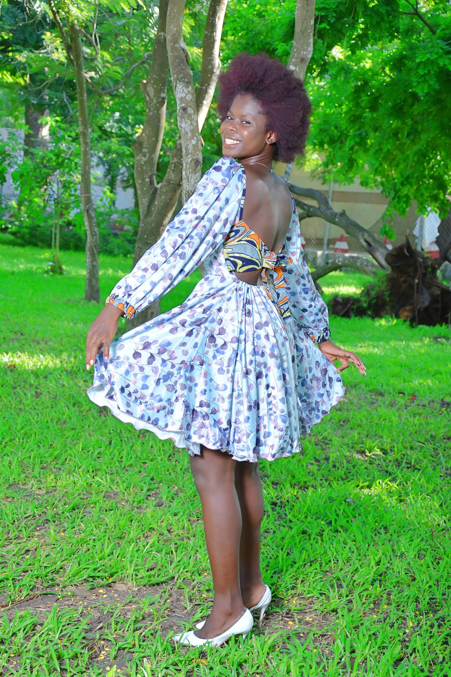 ROBE EN TISSU CREPE AVEC UN NOEUX EN PAGNE AU DOS - ADJOVIMARK