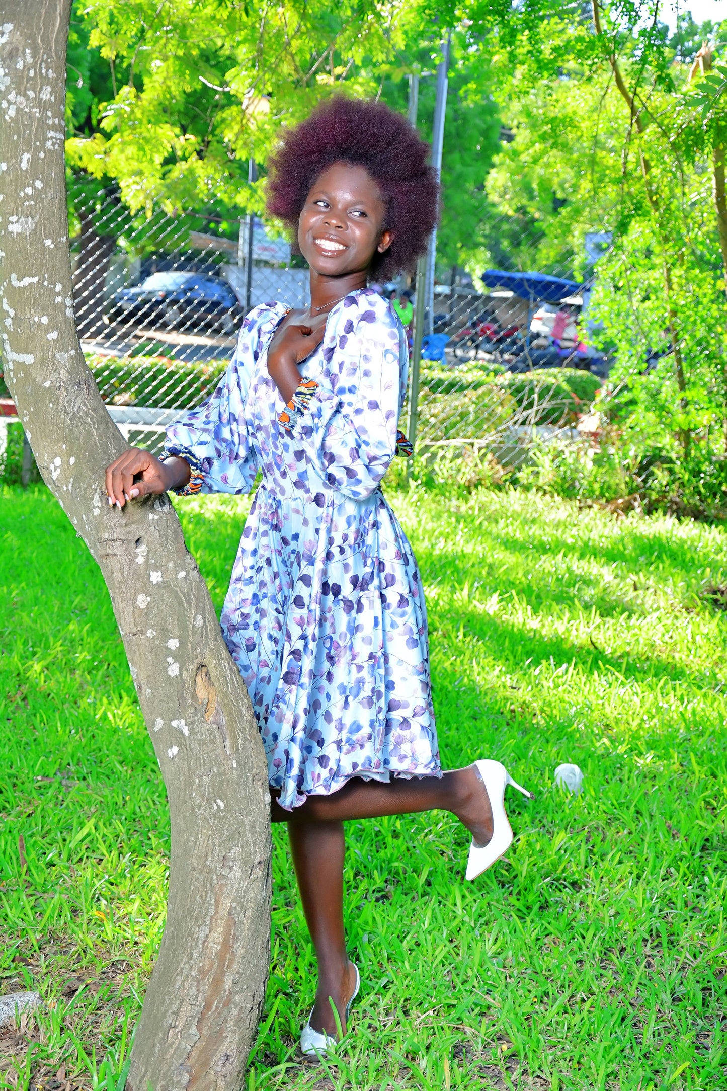 ROBE EN TISSU CREPE AVEC UN NOEUX EN PAGNE AU DOS - ADJOVIMARK
