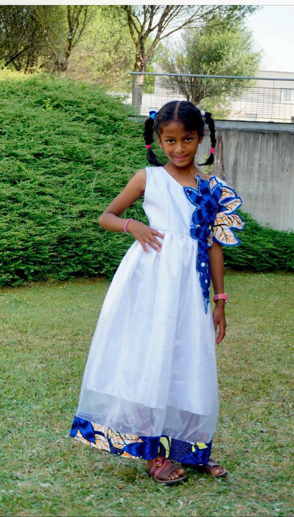 ROBE POUR FILLE MOTIF FLORAUX BLEUS - ADJOVIMARK