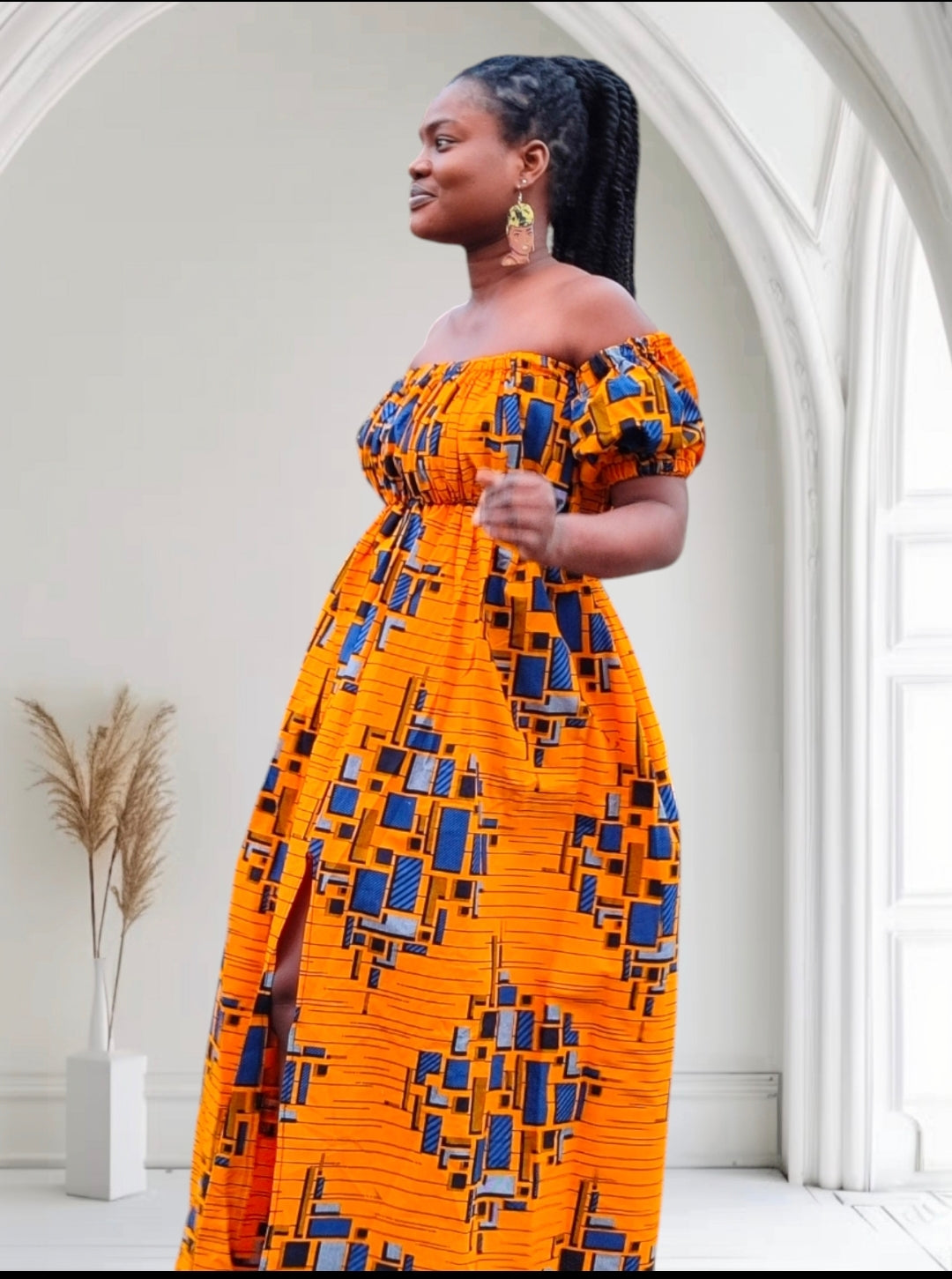 ROBE LONGUE AUX ÉPAULES DENUDEE - ADJOVIMARK