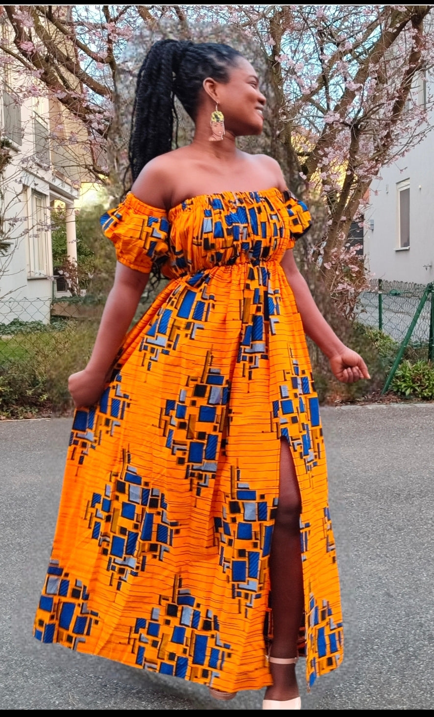ROBE LONGUE AUX ÉPAULES DENUDEE - ADJOVIMARK